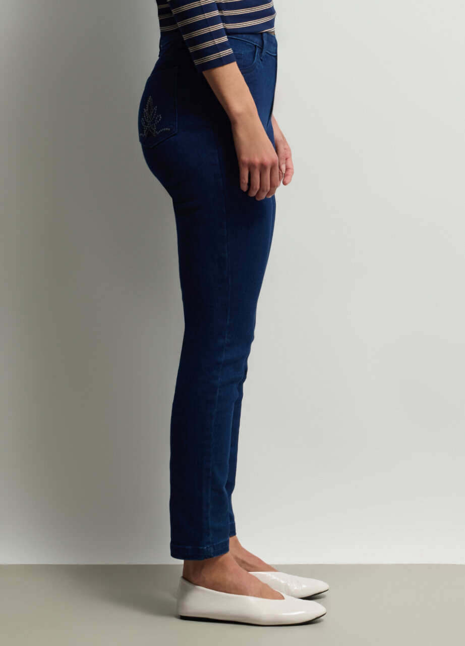 Alternative view of Jeans