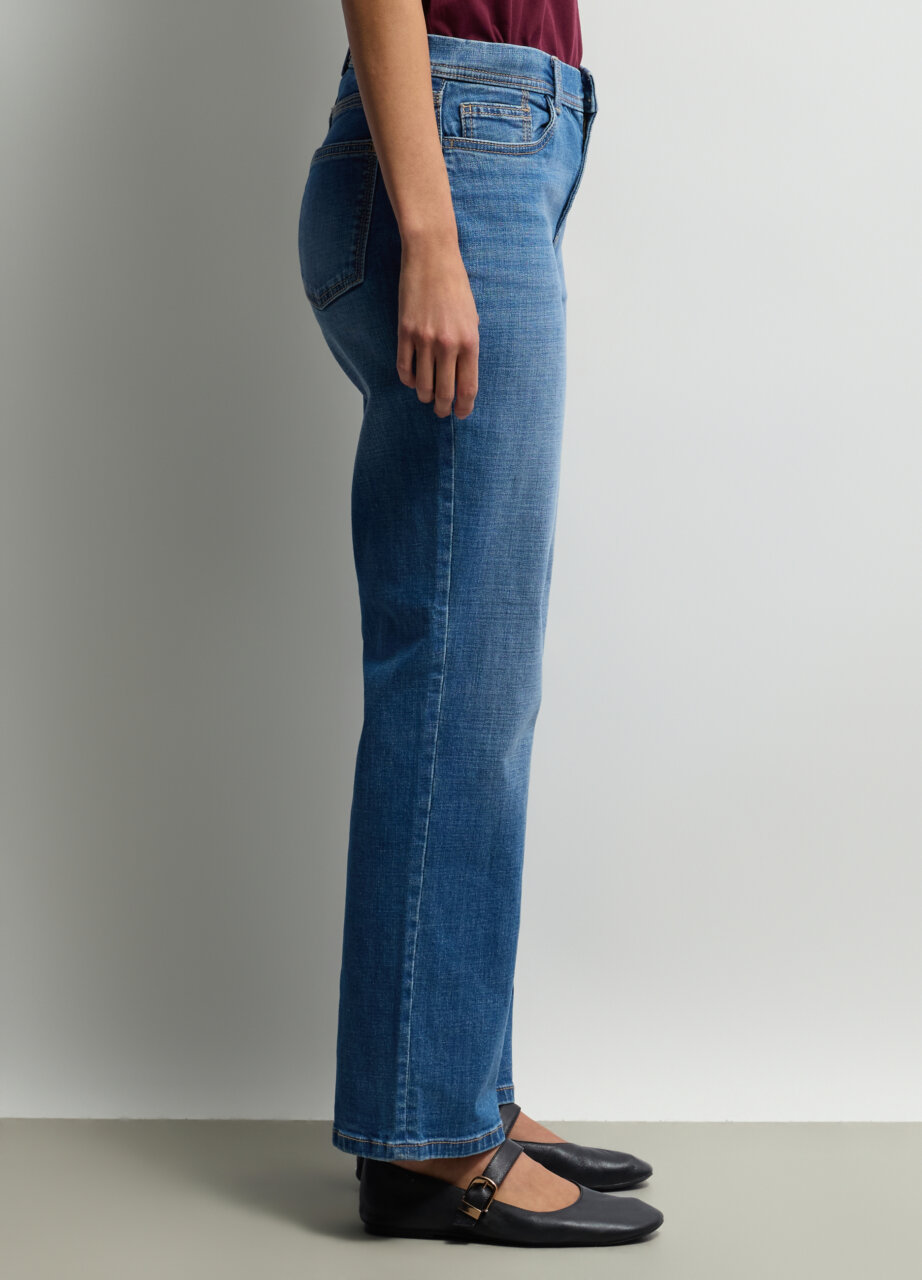 Alternative view of Jeans