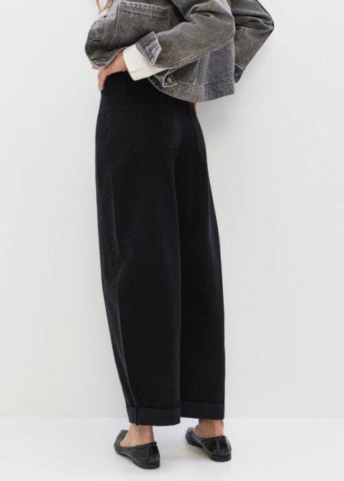 Alternative view of Jeans