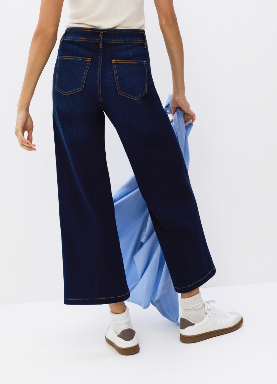 Alternative view of Jeans