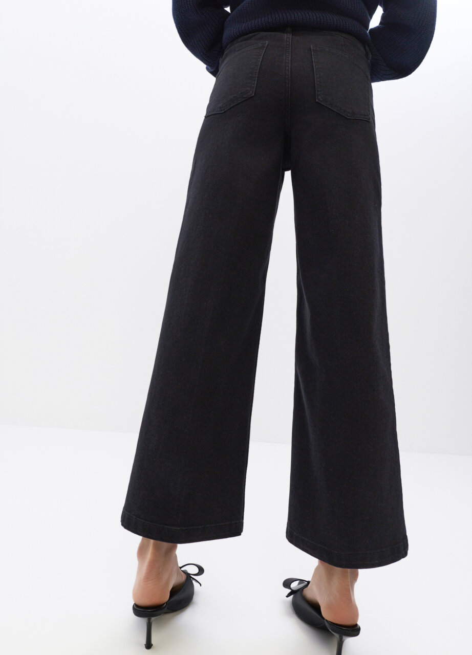 Alternative view of Jeans