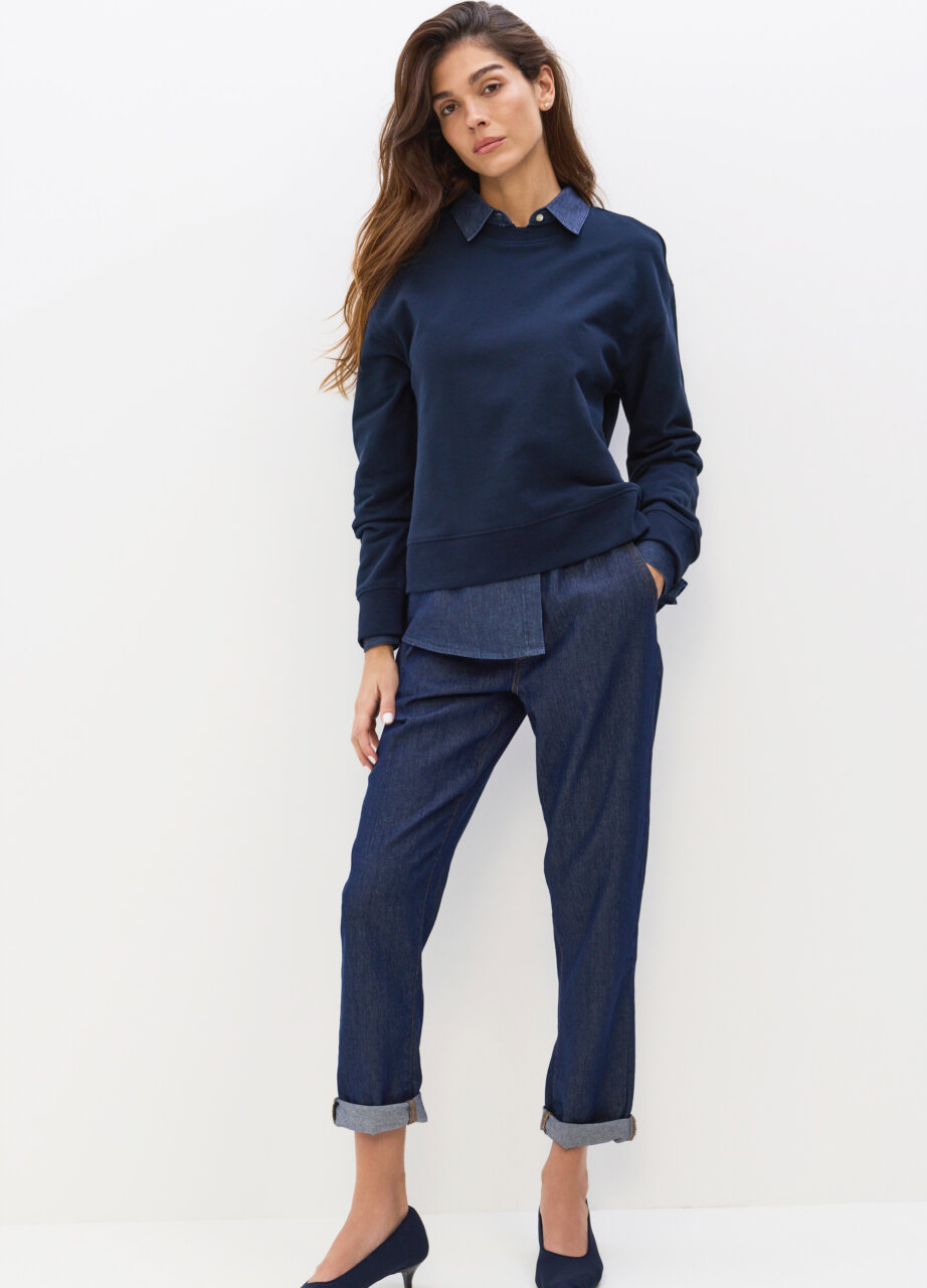 Alternative view of Jeans