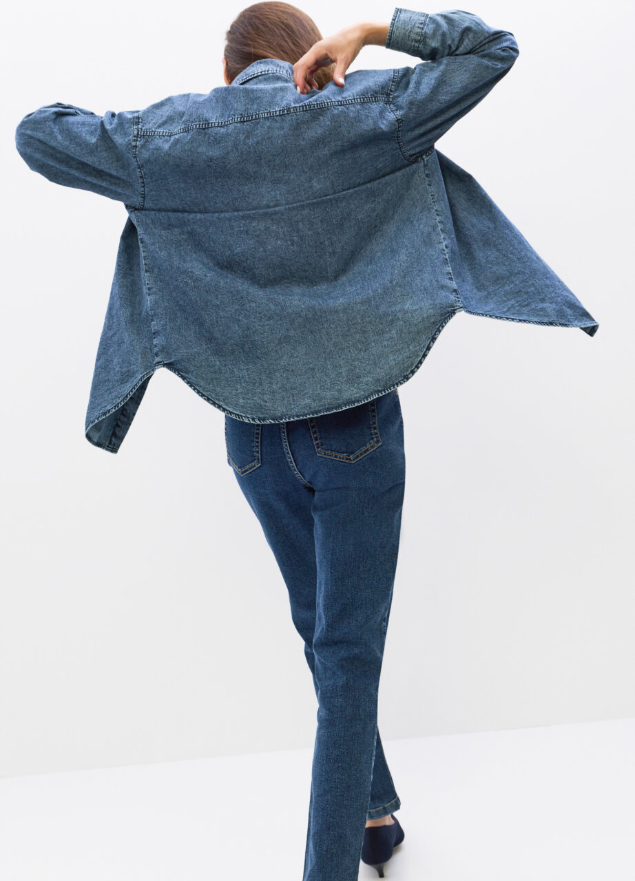 Alternative view of Jeans