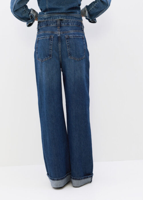 Alternative view of Jeans