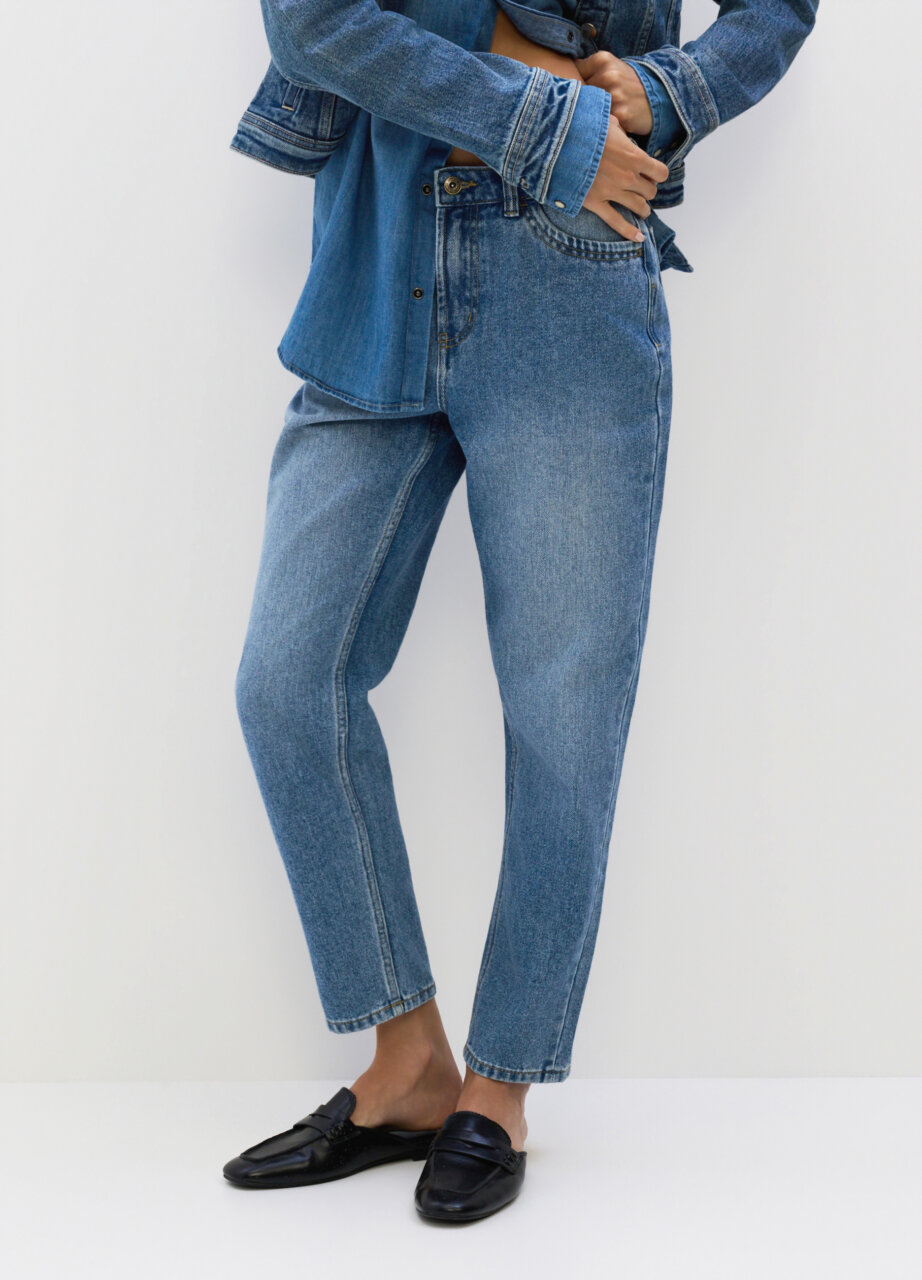 Alternative view of Jeans