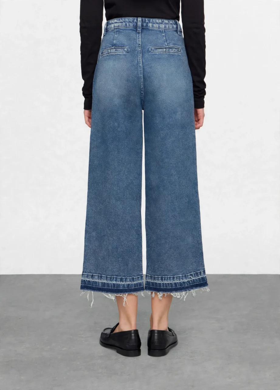 Alternative view of Jeans