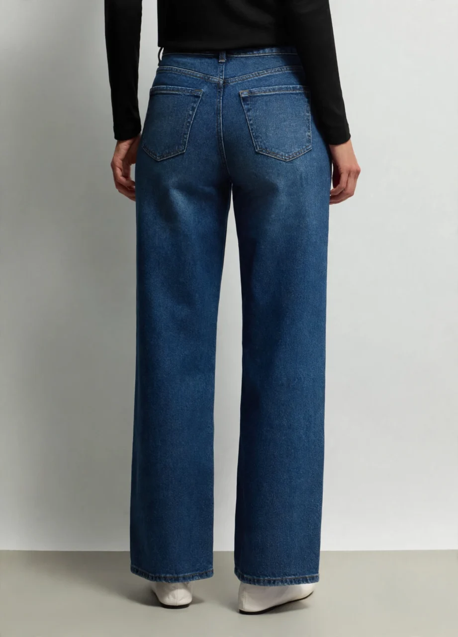 Alternative view of Jeans